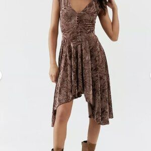 NWT UO Silence + Noise Corina Velvet Short Sleeve Mini Dress Chocolate Sz Small